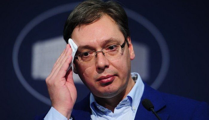 vucic-2017-zabrinut-700x402