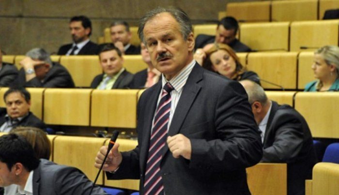 ismet-osmanovic-parlament-700x402