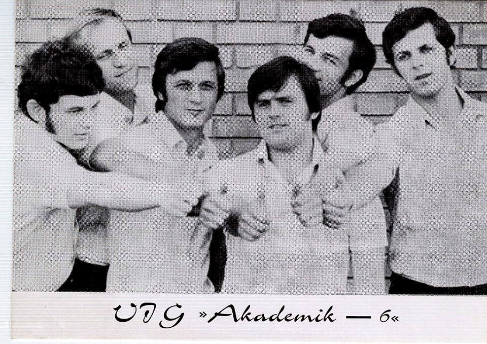 Akademik, Visoko