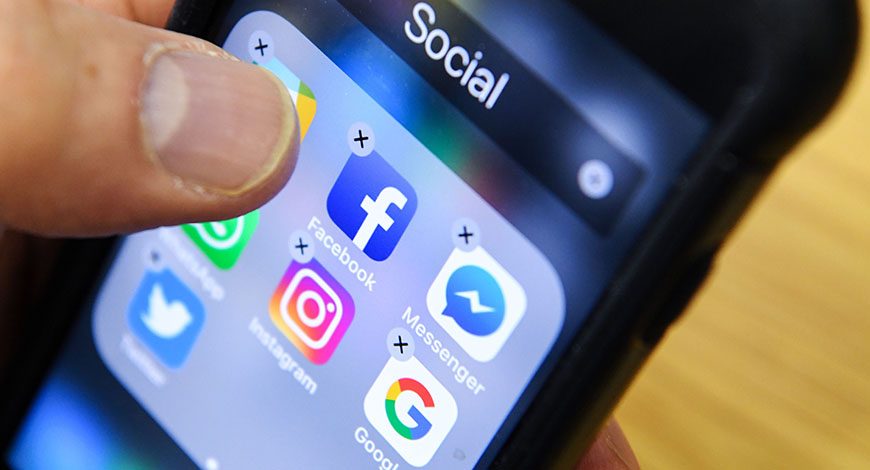 RUSSIA-US-BRITAIN-INTERNET-FACEBOOK