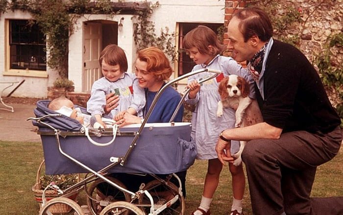 Roald-Dahl-Shut-Down-Anti-Vaxxers-When-He-Lost-His-Daughter-To-Measles-In-1962-And-His-Powerful-Letter-Is-Still-Relevant-Today-1