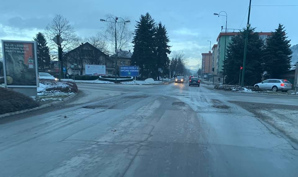 ulaz u visoko 1, rupe na cesti