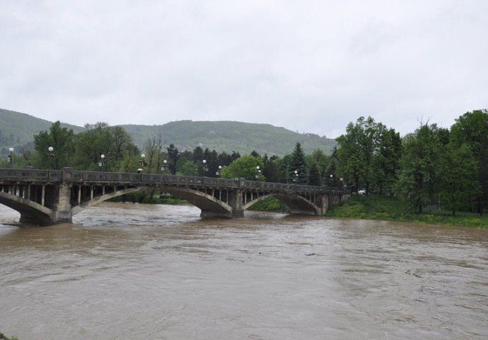 54d0721d-fc28-4278-8f77-09aeb0765237-poplava-betonski-most-690x480