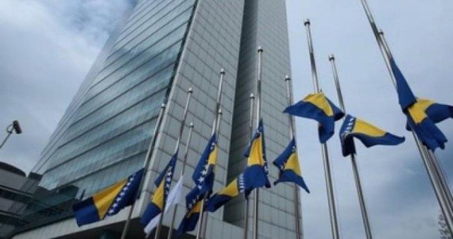 zastave na pola koplja_bih_institucije bih