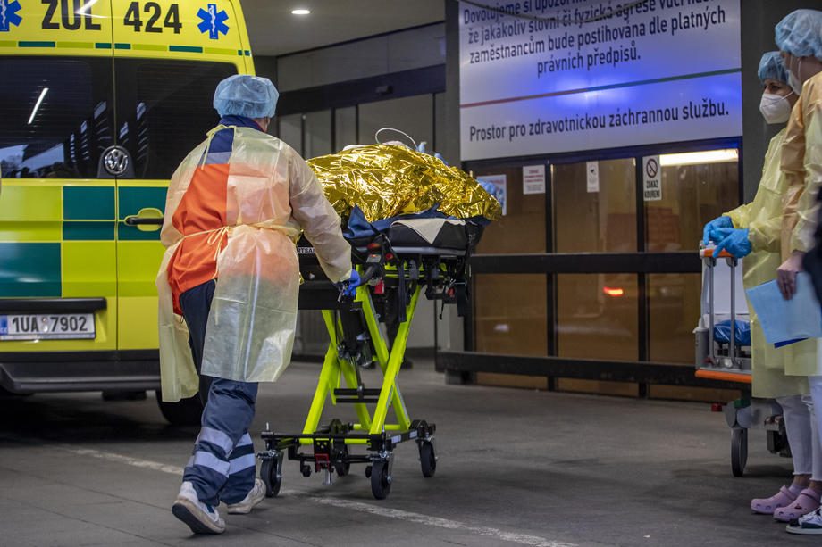 Transport of COVID-19 patients to Prague